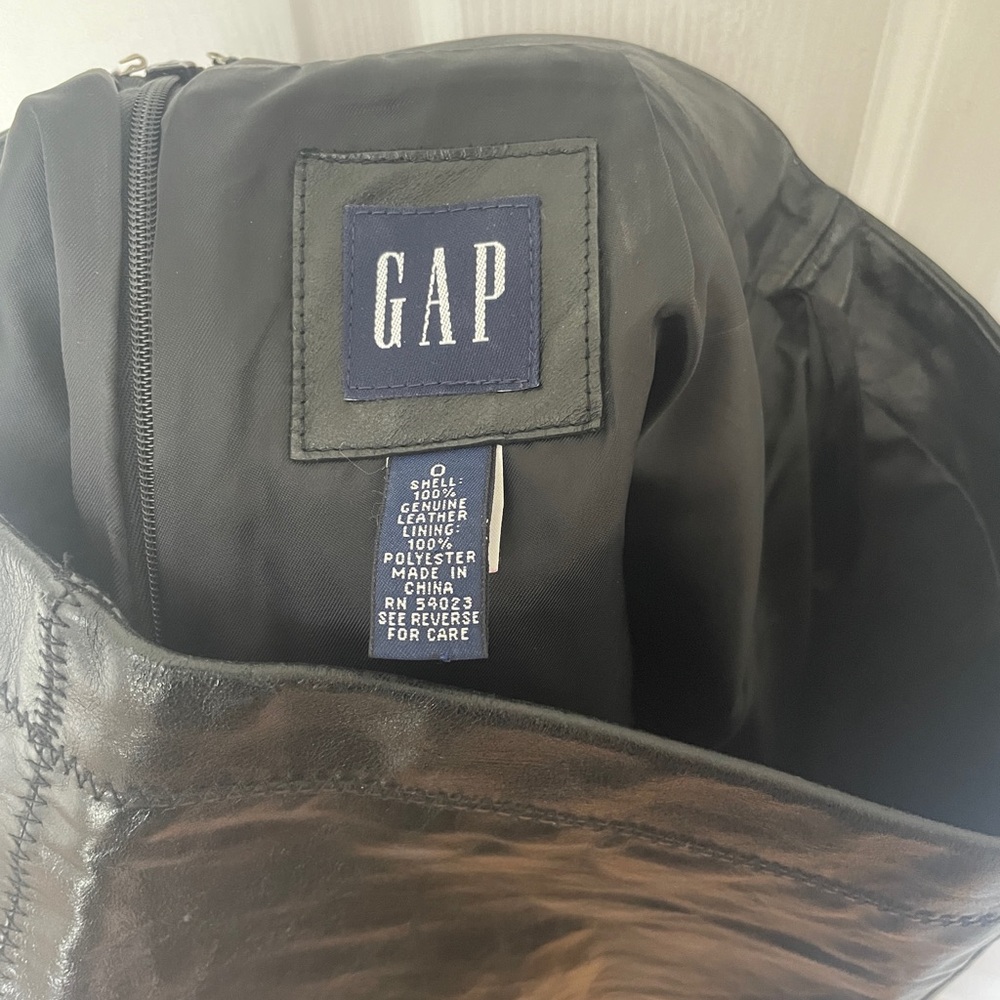 GAP Black Leather Skirt - Picture 3 of 6